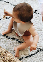 Lade das Bild in den Galerie-Viewer, Silikon-Lätzchen