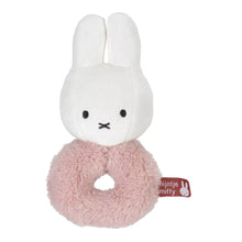 Lade das Bild in den Galerie-Viewer, Miffy Rasselring mit Glöckchen 16 cm – Flauschiges Rosa