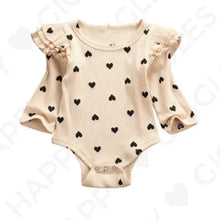 Lade das Bild in den Galerie-Viewer, Langarm Body aus Feinripp mit Herz-Print freeshipping - Happy Giggles