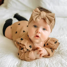 Lade das Bild in den Galerie-Viewer, Langarm Body aus Feinripp mit Herz-Print freeshipping - Happy Giggles