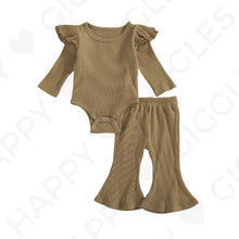 Lade das Bild in den Galerie-Viewer, Set mit Rüschen-Body und Schlaghose aus Feinripp freeshipping - Happy Giggles