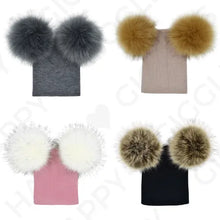 Lade das Bild in den Galerie-Viewer, Strickmütze mit Fellbommeln freeshipping - Happy Giggles