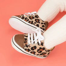 Cargar imagen en el visor de la galería, Sneaker mit Leopard-Print - Happy Giggles
