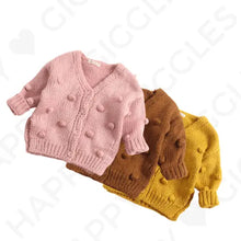 Load image into Gallery viewer, Strickjacke mit süßen Pom Poms freeshipping - Happy Giggles
